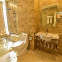 Двухместный (Day Use Room (10:00am - 4:00pm Same Day): Deluxe Double Room (Use of Swimming Pool)) отеля Grandeeza Luxury Hotel, Негомбо