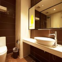 Двухместный (Mainland Chinese Citizens - U Plus Romantic Double Room) отеля IU Hotel Beijing Railway Station, Пекин