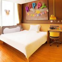 Двухместный (Mainland Chinese Citizens - U Plus Double Room with Children Decor) отеля IU Hotel Xian Xijing Hospital Tonghuamen Subway Station, Сиань