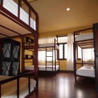 Номер (Спальное место в общем 6-местном номере для мужчин и женщин (с общей ванной комнатой)) хостела Niras Bankoc, Бангкок