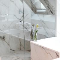 Сьюит (Люкс с видом во внутренний двор - Верхний этаж) отеля The Guesthouse Vienna, Вена