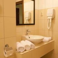 Двухместный (Улучшенный двухместный номер с 1 кроватью) отеля AirInn Vilnius Hotel, Вильнюс