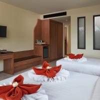 Трехместный (Трехместный номер с видом на бассейн) курортного отеля Ananta Burin Resort, Краби