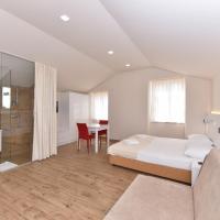 Двухместный (Двухместный номер с 1 кроватью или 2 отдельными кроватями и балконом) гостевого дома Idassa Atrium, Задар