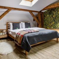 Сьюит (Полулюкс в мансарде) апарт-отеля Art & Garden Residence, Краков