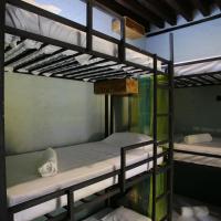 Номер (Односпальная кровать в общем номере для мужчин и женщин) хостела Mexiqui Zocalo, Мехико