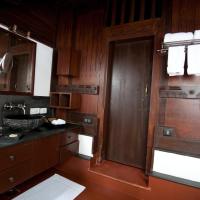 Двухместный (Улучшенный двухместный номер Heritage с 1 кроватью и частичным видом на море) курортного отеля Niraamaya Retreats, Surya Samudra, Kovalam, Ковалам