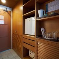 Двухместный (Улучшенный двухместный номер с 2 отдельными кроватями и видом на город) отеля Cosy Beach Hotel, Паттайя