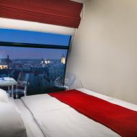 Двухместный (Улучшенный двухместный номер или номер Твин с видом на замок) отеля Design Metropol Hotel Prague, Прага